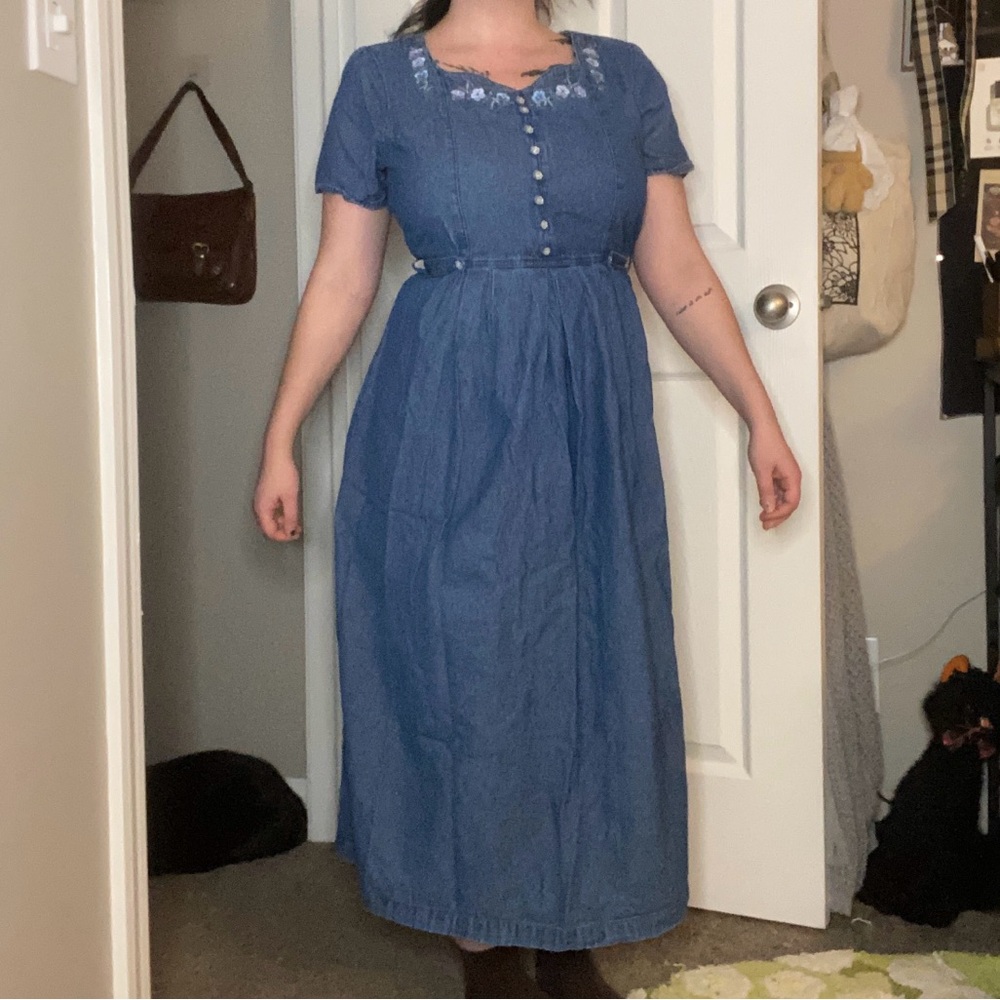 Classy Vintage 90s Floral Embroidered Cottagecore Blue Denim Maxi Tie-Back Dress - Picture 3 of 10